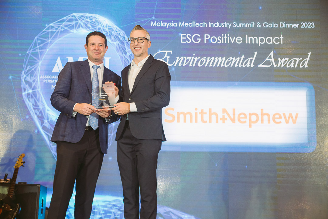 Smith+Nephew win ESG Positive Impact Award.jpg
