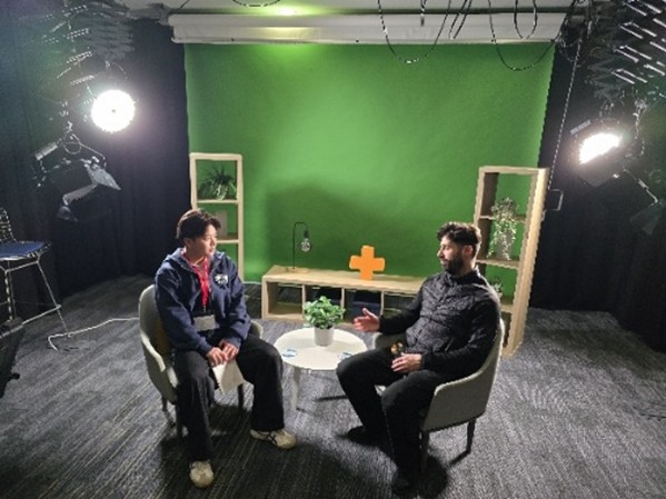 MedEdチームによるオフィスツアーの様子