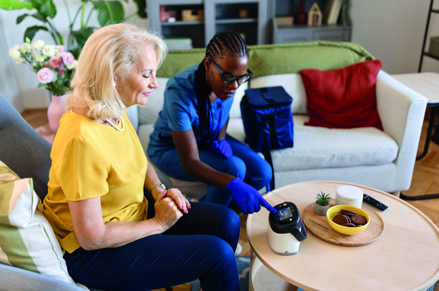 RENASYS-EDGE-Patient and Nurse in Home - GettyImages-1589865170 - CMYK.jpg