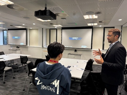 トレーニングルームでの説明の様子