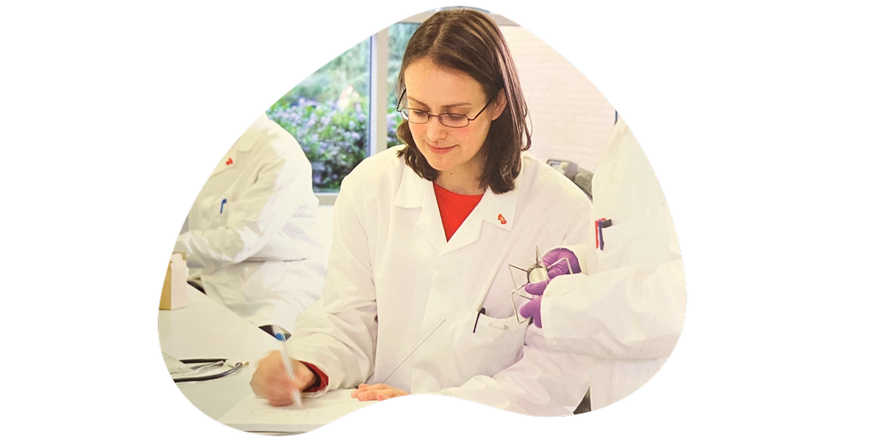 Blog-WomenInScience-Helene Lab.png