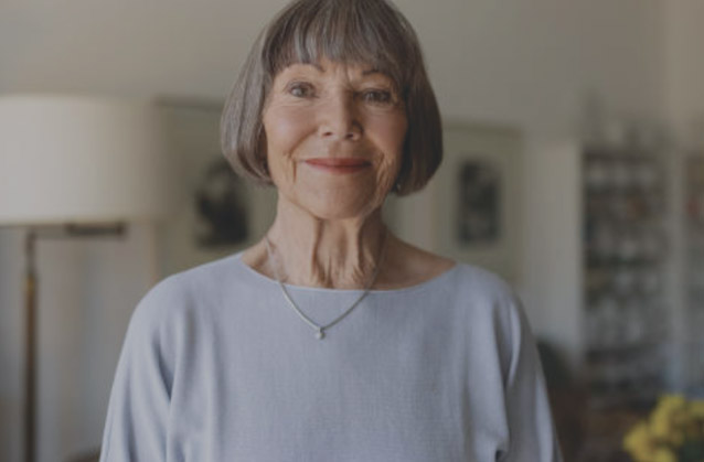 A older woman smiling